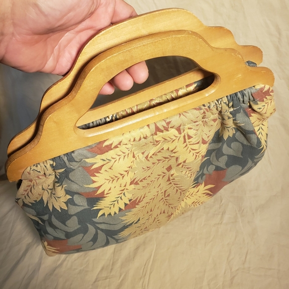 Vintage Wood Handled Fabric Handbag - Picture 5 of 5